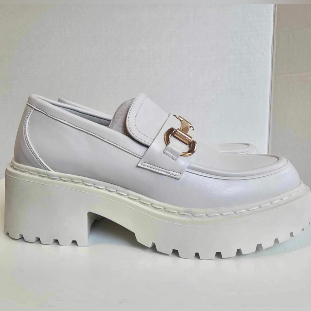 Steve Madden,Women's Approach Loafer in Bone Natural with Gold Hardware. Size:36